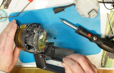 Dyson V10 fixing speed switch & replacing bin